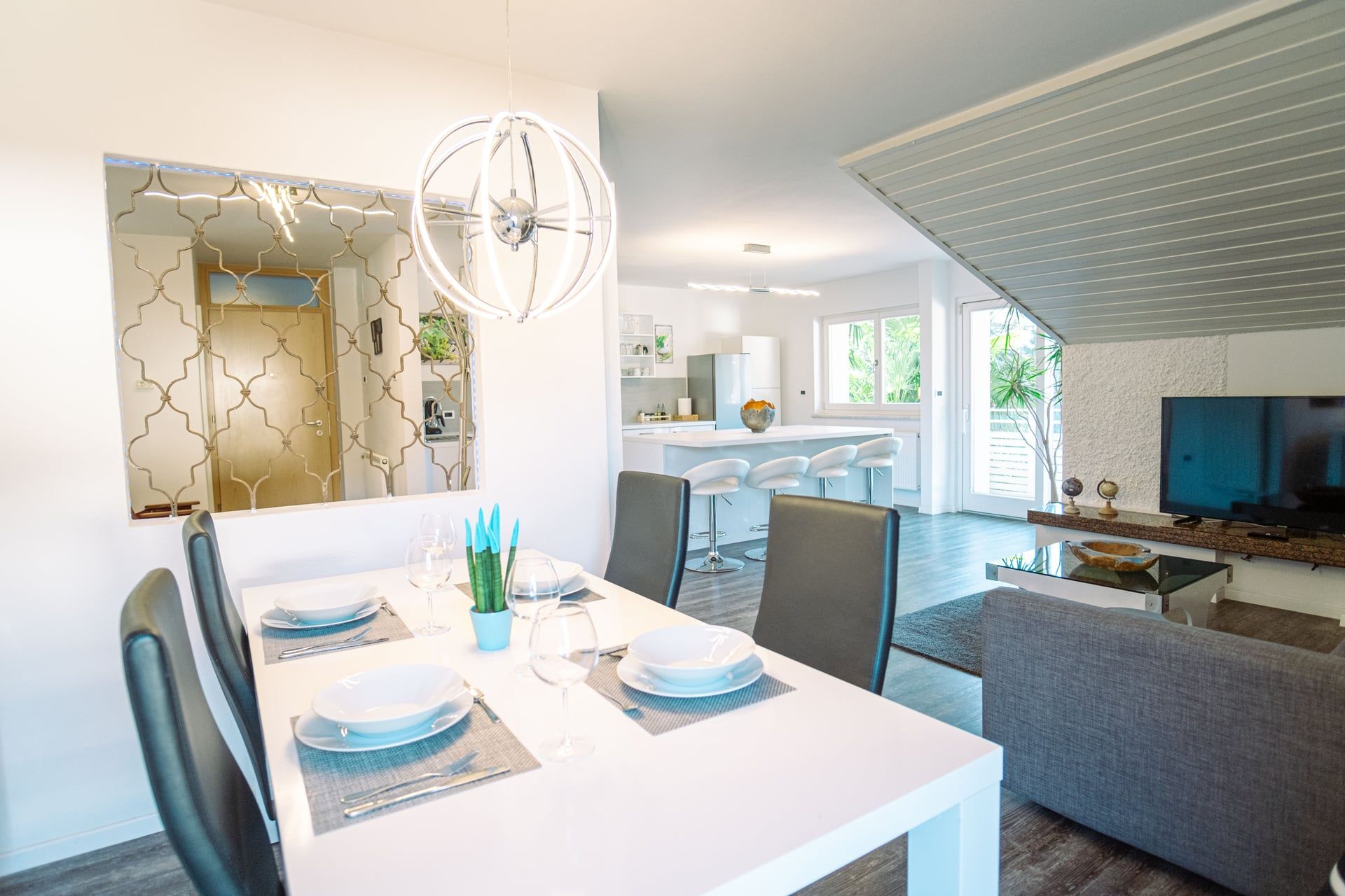 Apartment Blue - Dining Area